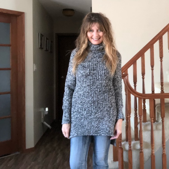 ‘Devoted’ long black/white sweater - Picture 7 of 9